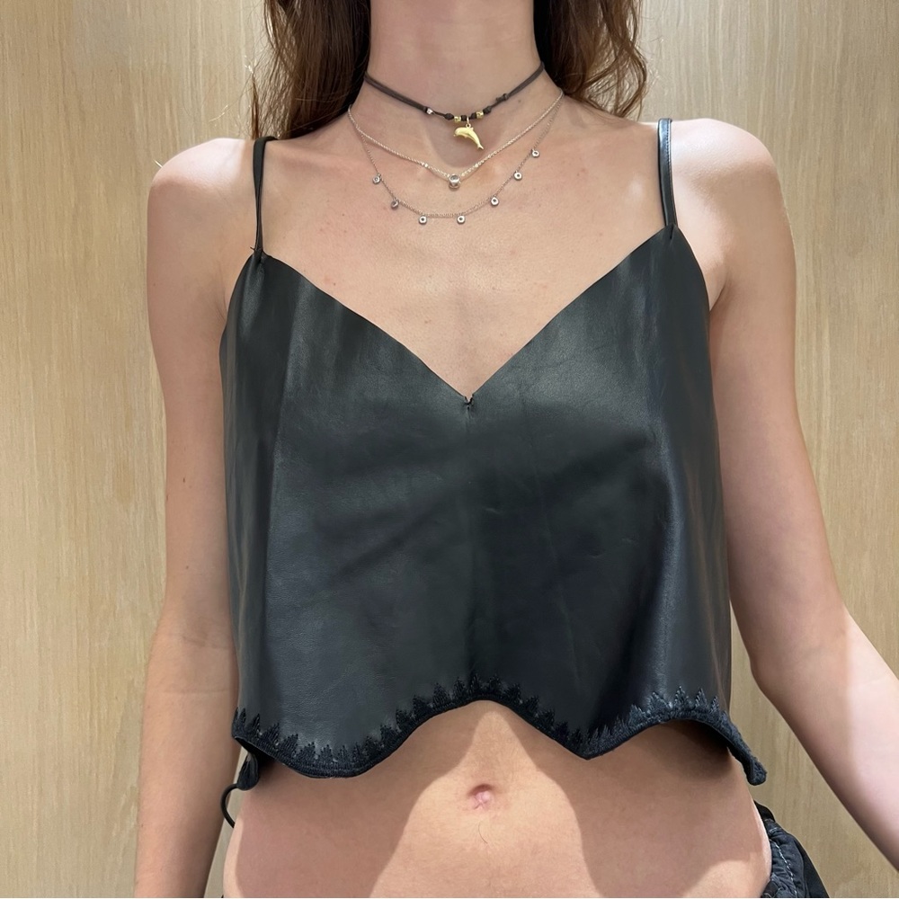 Black mini crop
